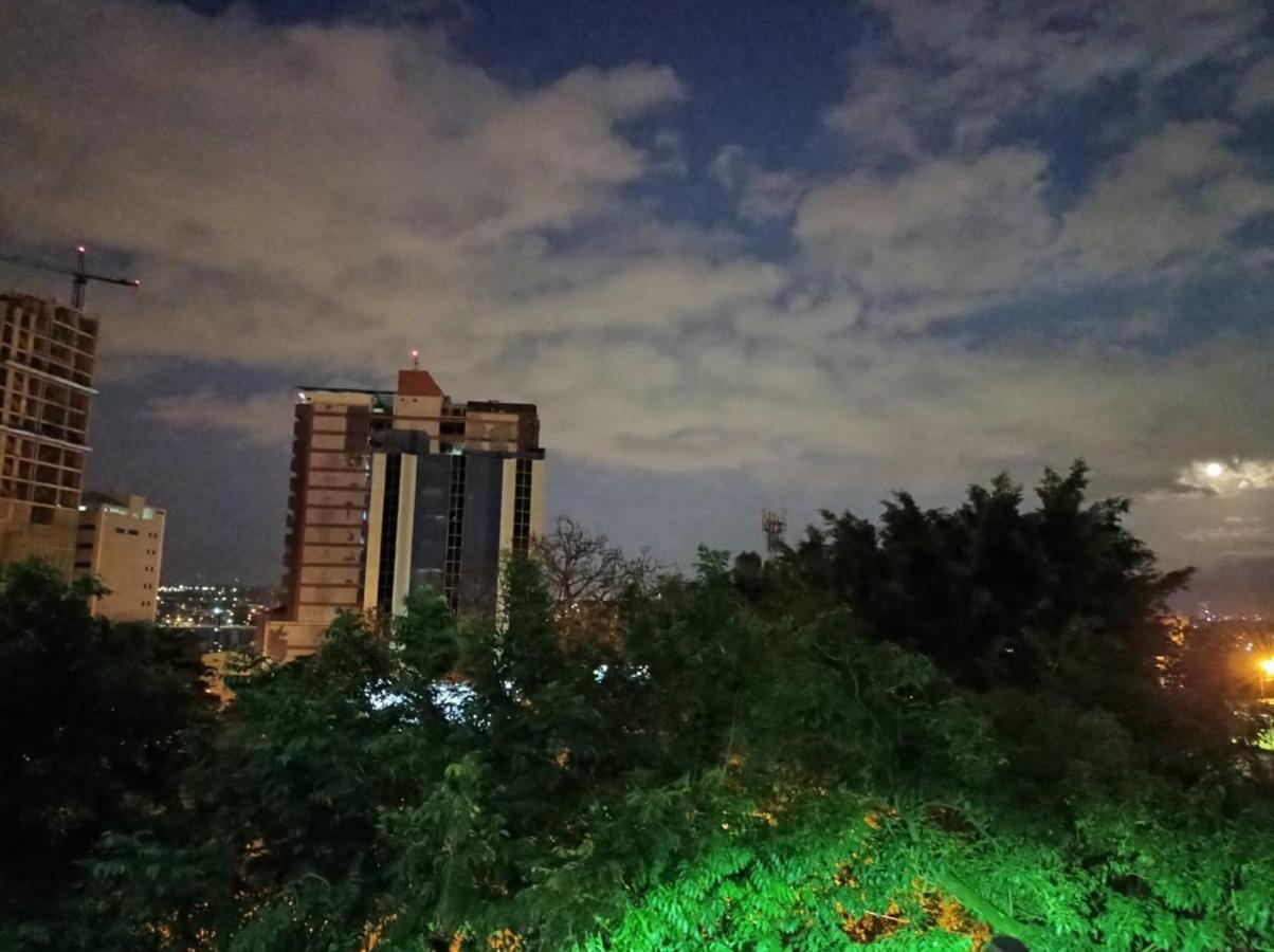Amplio Y Comodo Apartamento Con Bella Vista En Pleno Centro Ciudad del Este Esterno foto