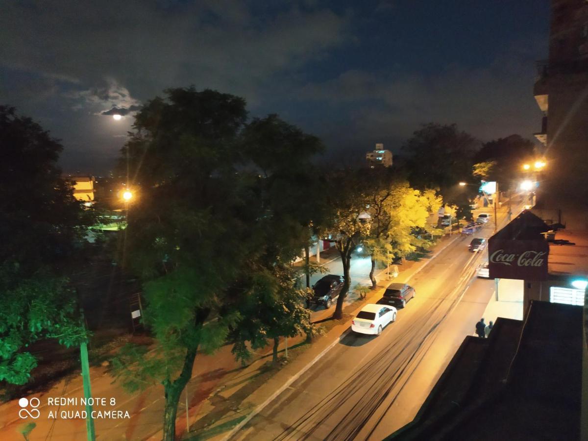 Amplio Y Comodo Apartamento Con Bella Vista En Pleno Centro Ciudad del Este Esterno foto