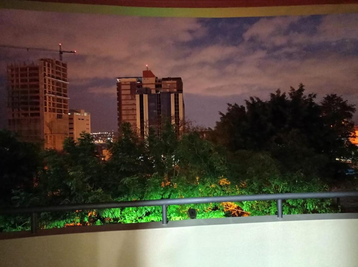 Amplio Y Comodo Apartamento Con Bella Vista En Pleno Centro Ciudad del Este Esterno foto